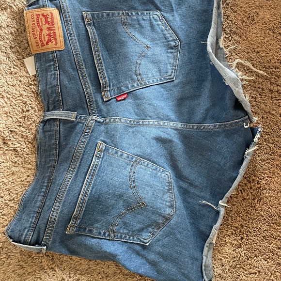 LEVIS 34 High Rise Shorts - Picture 4 of 9